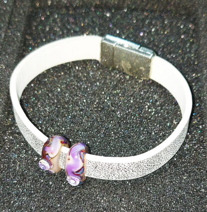 Bracelet with a magnetic clasp with a bead - Image 3