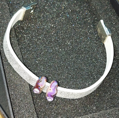 Bracelet with a magnetic clasp with a bead - Image 2