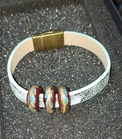 Bracelet with a magnetic clasp with a bead - Image 2