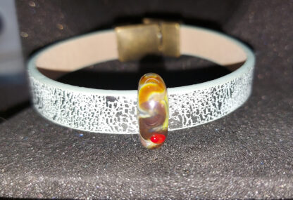 Bracelet with a magnetic clasp with a bead - Image 4