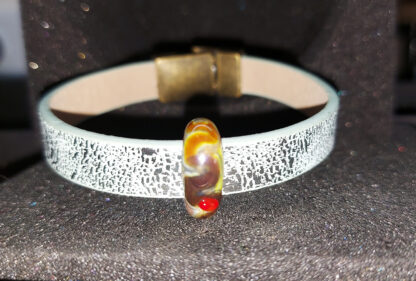 Bracelet with a magnetic clasp with a bead - Image 3
