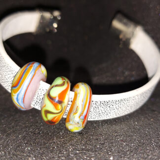 Bracelet with a magnetic clasp with a bead