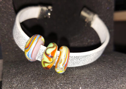 Bracelet with a magnetic clasp with a bead