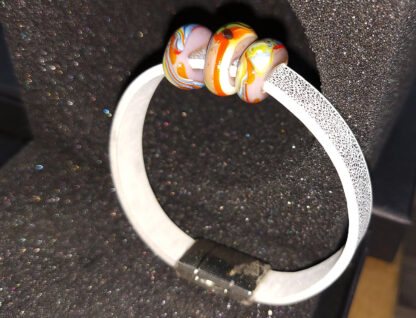 Bracelet with a magnetic clasp with a bead - Image 2