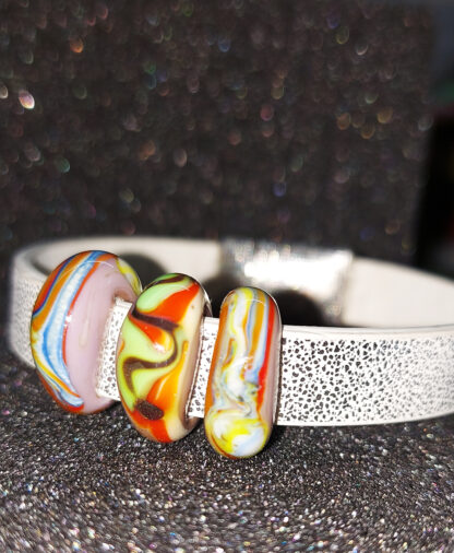 Bracelet with a magnetic clasp with a bead - Image 3